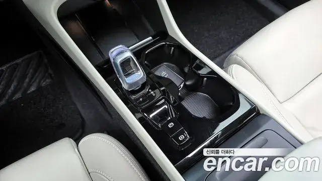 Volvo XC40 2023 — Şəkil 12/20
