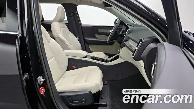 Volvo XC40 2023 — Şəkil 10/20