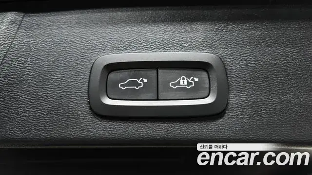 Volvo XC40 2023 — Şəkil 9/20