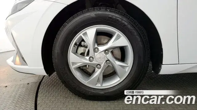 Hyundai The New Avante Hybrid 2021 — Photo 14/20