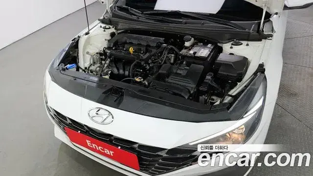 Hyundai The New Avante Hybrid 2021 — Photo 10/20