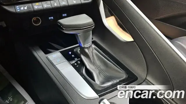 Hyundai The New Avante Hybrid 2021 — Photo 13/20
