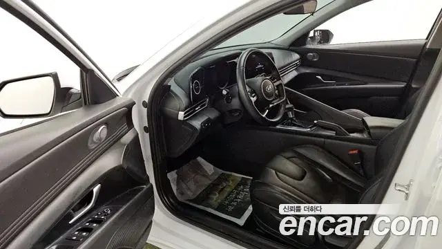 Hyundai The New Avante Hybrid 2021 — Photo 15/20