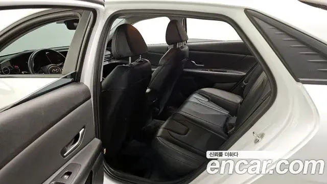 Hyundai The New Avante Hybrid 2021 — Photo 5/20