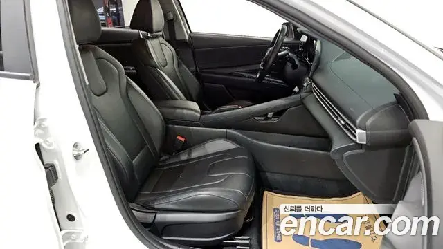 Hyundai The New Avante Hybrid 2021 — Photo 7/20