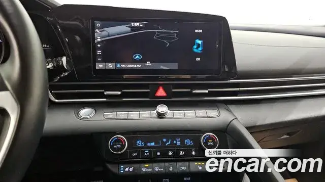 Hyundai The New Avante Hybrid 2021 — Photo 2/20
