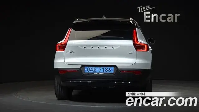 Volvo XC40 Recharge 2024 — Şəkil 18/20