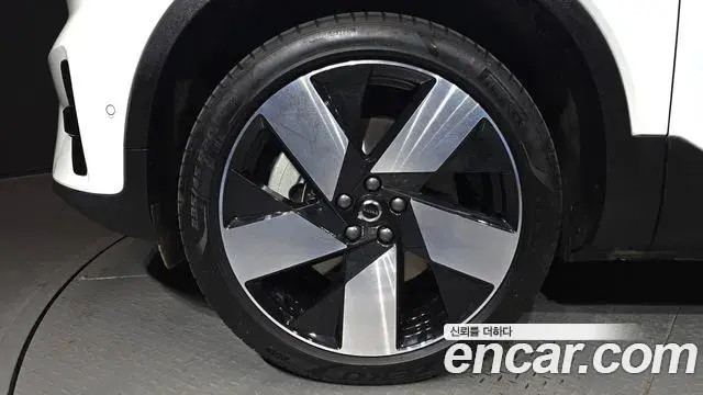 Volvo XC40 Recharge 2024 — Şəkil 19/20