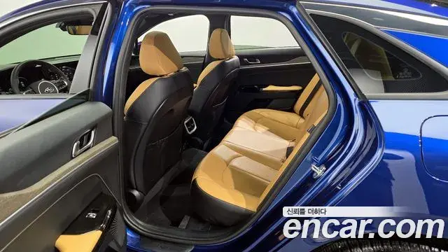 Kia K5 2021 — ფოტო 8/20