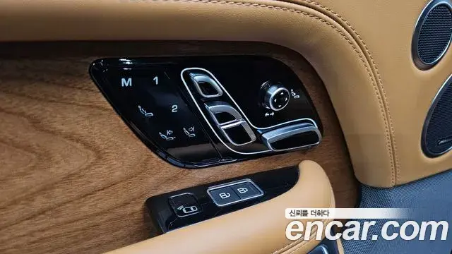 Land Rover Range Rover 2021 — Photo 18/20