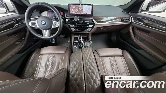 BMW 5 Series 2022 — Photo 19/20