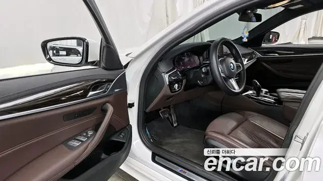 BMW 5 Series 2022 — Photo 17/20