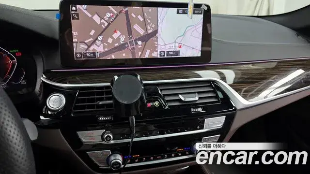 BMW 5 Series 2022 — Photo 13/20