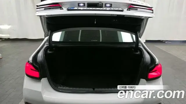 BMW 5 Series 2022 — Photo 9/20