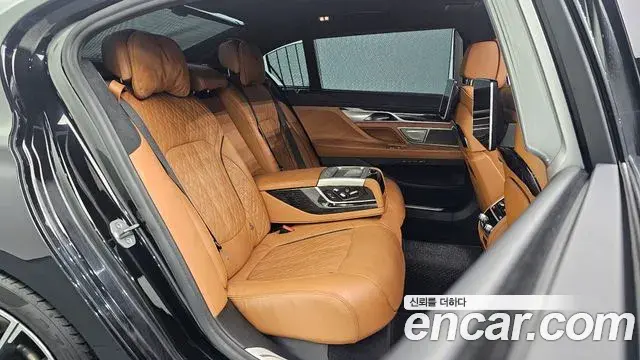 BMW 7 Series 2021 — Photo 12/20