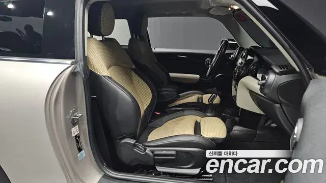 Mini Cooper 2021 — Photo 10/20