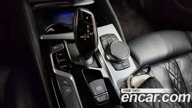 BMW 5 Series 2019 — Photo 9/20