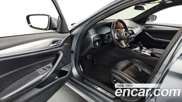 BMW 5 Series 2019 — Photo 11/20