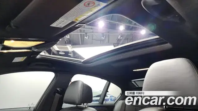 BMW 5 Series 2019 — Photo 7/20