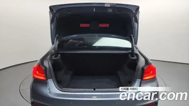 BMW 5 Series 2019 — Photo 18/20