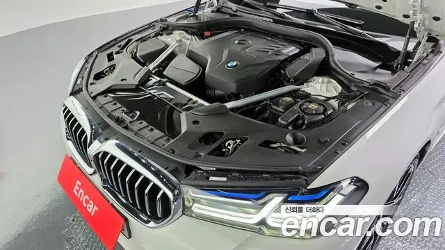 BMW 5 Series 2022 — Şəkil 10/20