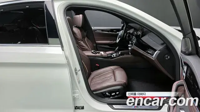 BMW 5 Series 2022 — Şəkil 13/20