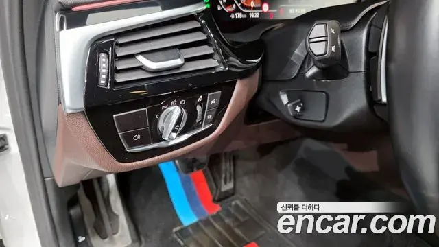BMW 5 Series 2022 — Şəkil 9/20