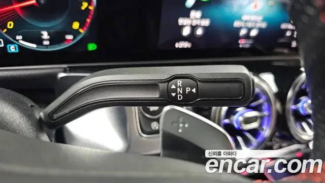 Mercedes-Benz GLB-Class 2020 — Фото 9/20