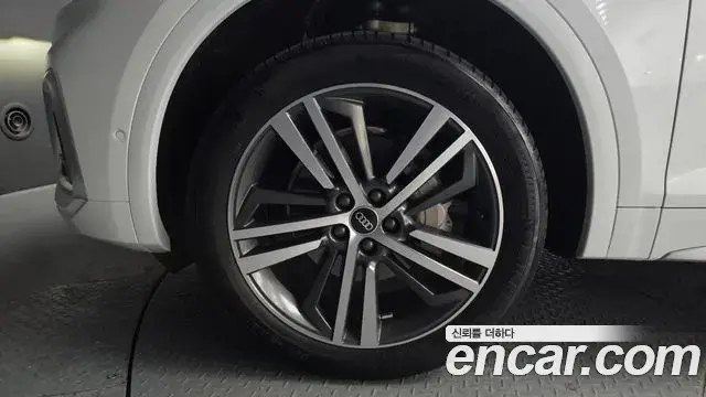 Audi Q5 2023 — ფოტო 6/20