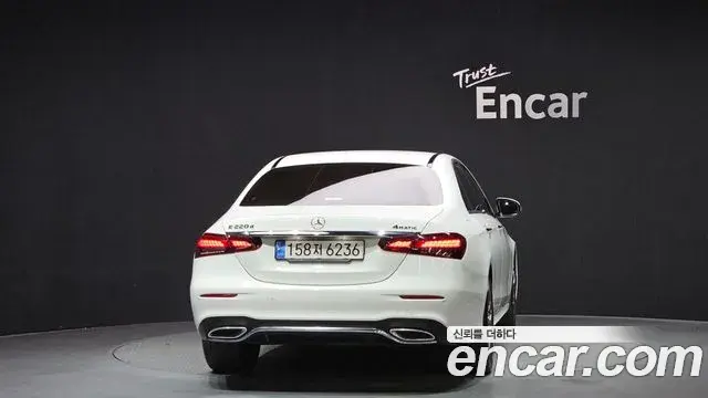 Mercedes-Benz E-Class 2022 — Şəkil 17/20