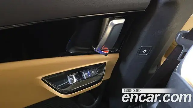 Kia Carnival 2023 — Фото 19/20