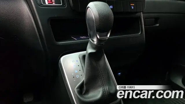 Hyundai Staria 2025 — Şəkil 10/20