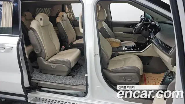 Kia Carnival 2021 — Фото 12/20