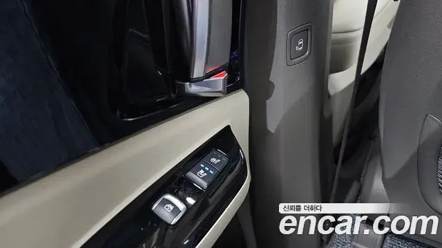 Kia Carnival 2021 — Фото 18/20