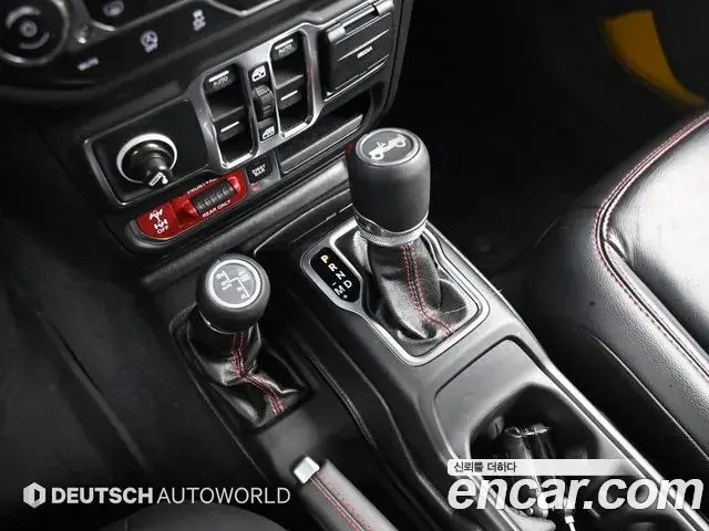 Jeep Wrangler 2019 — ფოტო 8/20