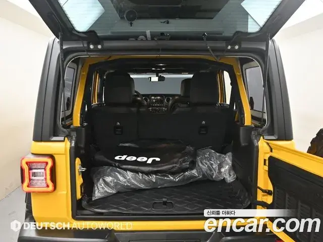 Jeep Wrangler 2019 — ფოტო 13/20