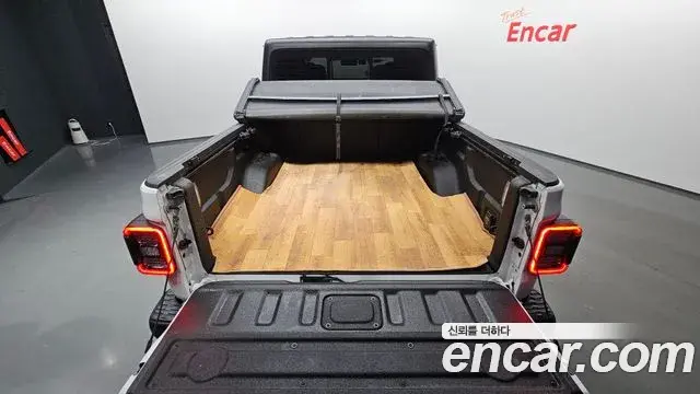Jeep Gladiator 2023 — Şəkil 17/20