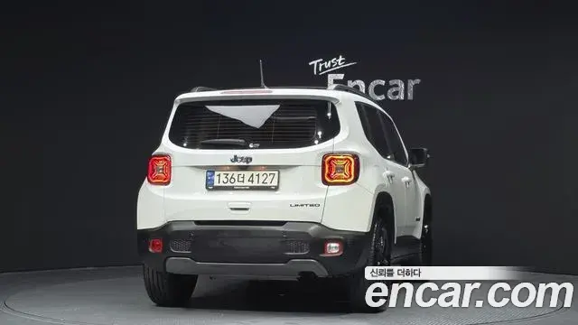 Jeep Renegade 2023 — Фото 4/20