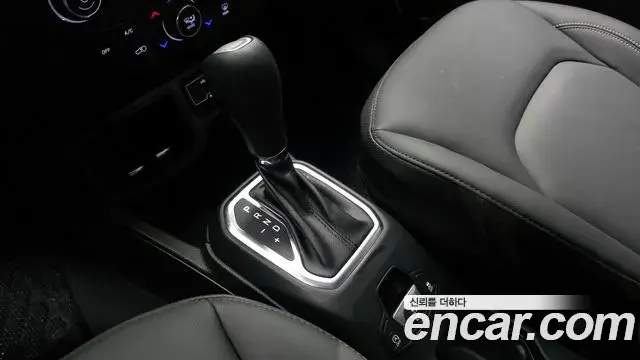 Jeep Renegade 2023 — Фото 9/20
