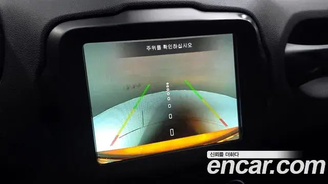 Jeep Renegade 2023 — Фото 15/20
