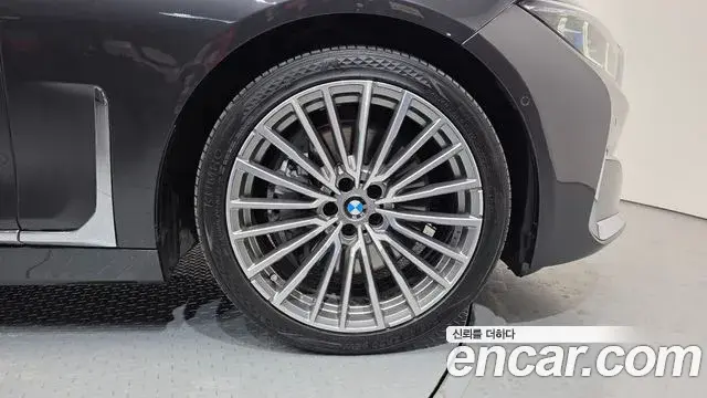 BMW 7 Series 2021 — ფოტო 7/20