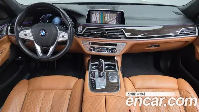 BMW 7 Series 2021 — ფოტო 8/20