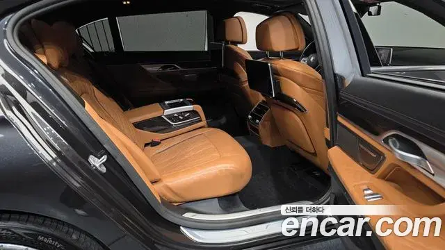 BMW 7 Series 2021 — ფოტო 9/20