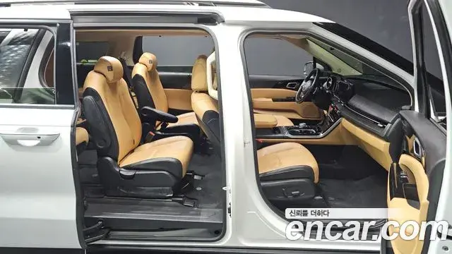 Kia Carnival 2021 — Фото 11/20