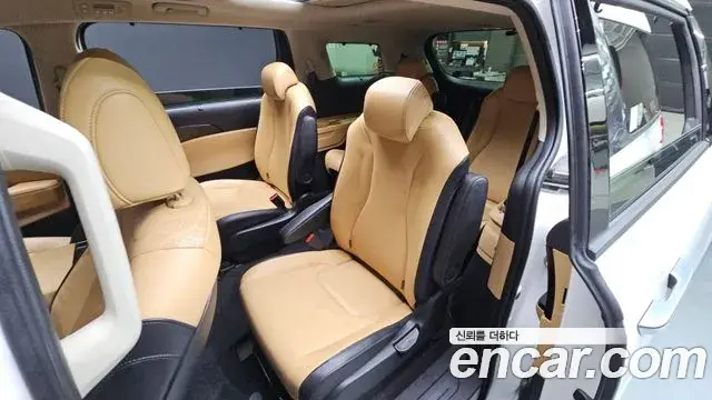 Kia Carnival 2021 — Фото 12/20