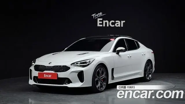 Kia Stinger 2020 — Фото 1/20