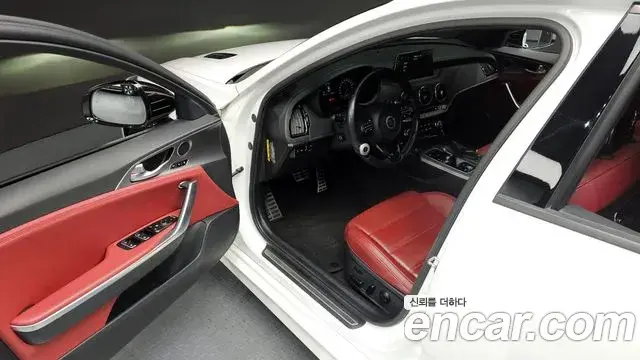 Kia Stinger 2020 — Фото 11/20