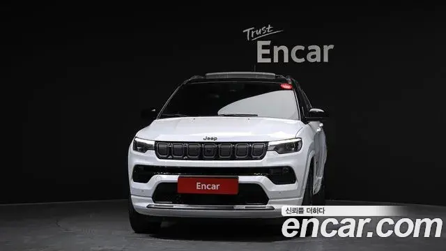 Jeep Compass 2022 — ფოტო 17/20