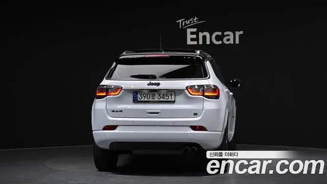 Jeep Compass 2022 — ფოტო 18/20