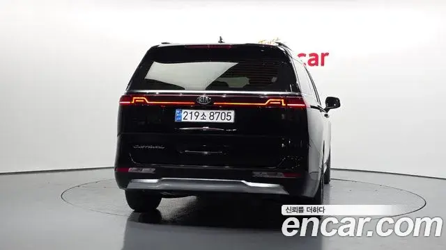 Kia Carnival 2021 — Фото 4/20
